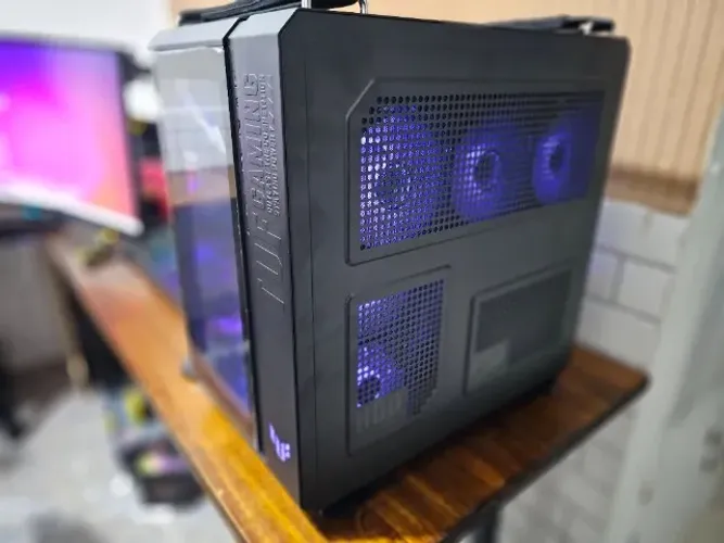 PC Gamer ASUS TUF Gaming Completo | Ryzen 7 7700X + RTX 4070 Ti TUF | Estado de Novo