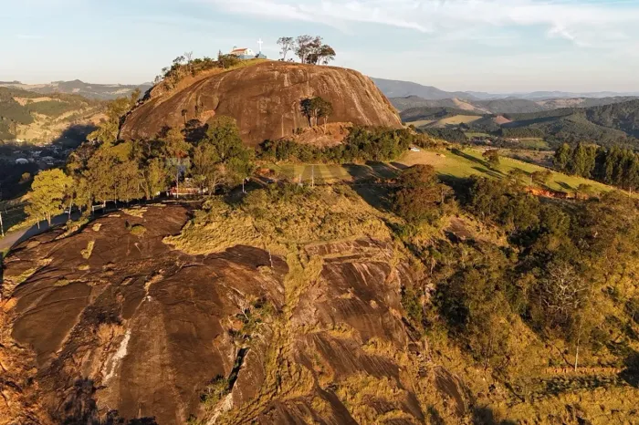 Terreno à venda em Pedra Bela com 6.385 m² ao lado da Pedra do Santuário