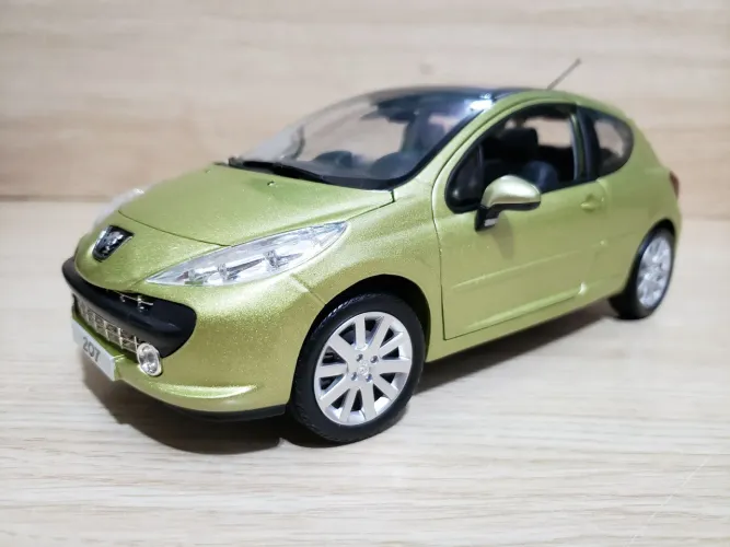 Miniatura Peugeot 207 Norev 1:18 *Impecável*