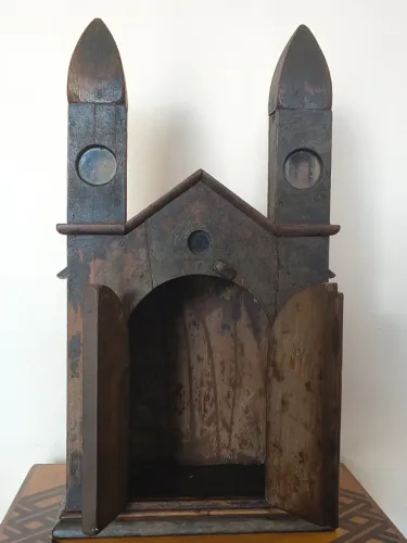Oratório em madeira