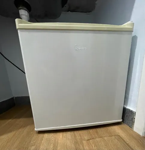 Vendo Frigobar 45 litros MIDEA - bem conservado