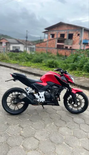CB 300f CBS