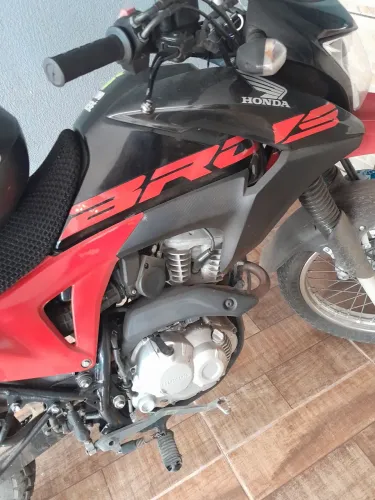 Vendo moto bros 160 ano 2018 bem conservada Doc.tudo ok valor 15.000