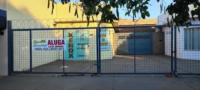 Imóvel para aluguel com 50 metros quadrados em Parque Residencial Rita Vieira - Campo Gran