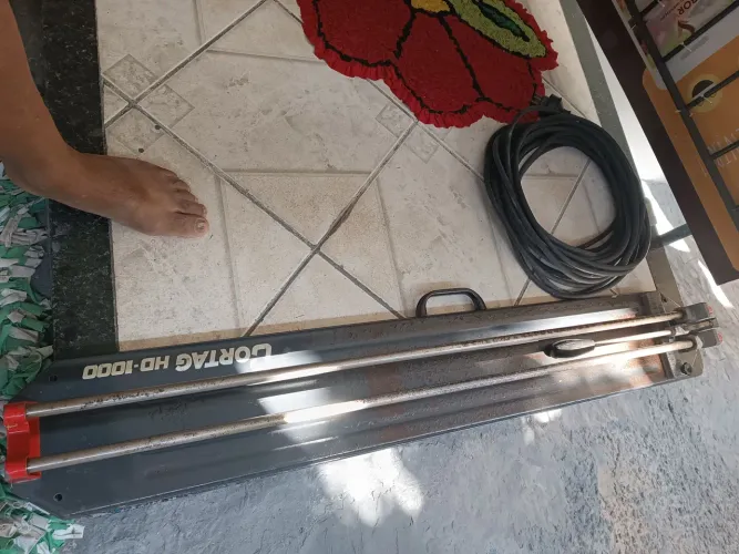 Máquina para cortar piso e extensão 20 mt. 400.00 reais
