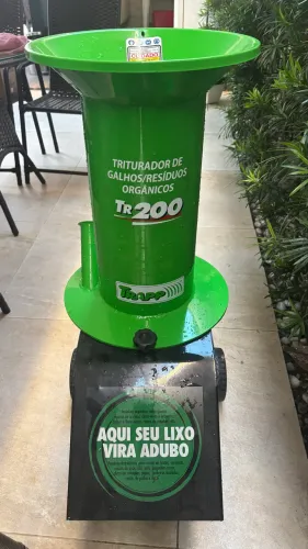 Vende-se triturador de galhos 