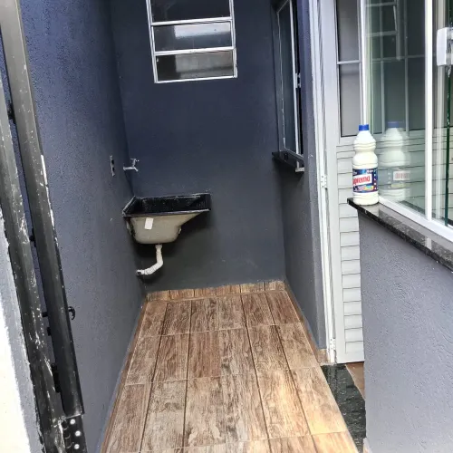 Alugo kitnet 1 quarto, cozinha, banheiro e lavanderia 1 garagem moto ZAP *