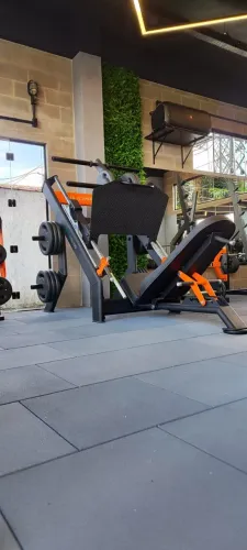 Academia completa lote com equipamentos de academia