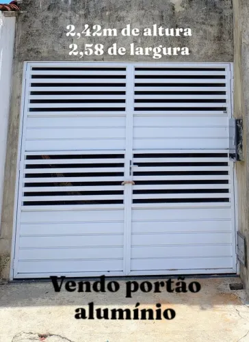 Vendo portão de garagem de alumínio