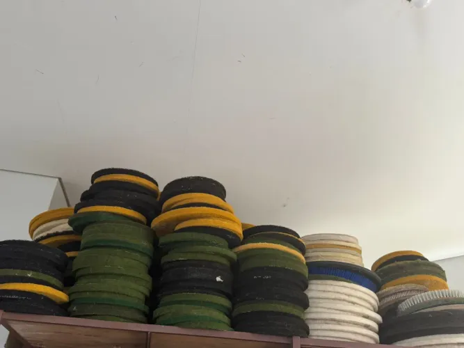 Discos e escovas para enceradeiras