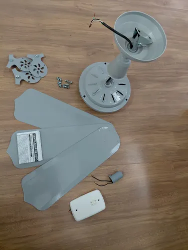 Ventilador de teto sem luz.