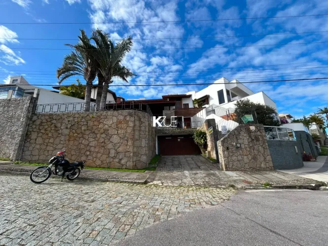 Casa de Alto Padrão com Vista para o Mar, Piscina e 5 Quartos em Coqueiros