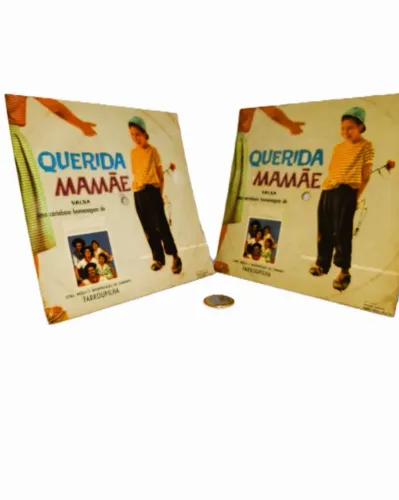 Raríssimas Estampas Musicadas (Compactos em papel) com a Valsa ?Querida Mamãe?.