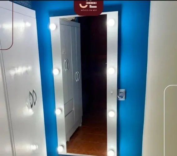 Espelho em.mdf com lâmpadas 