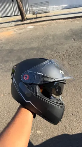 Vende-se capacete peels