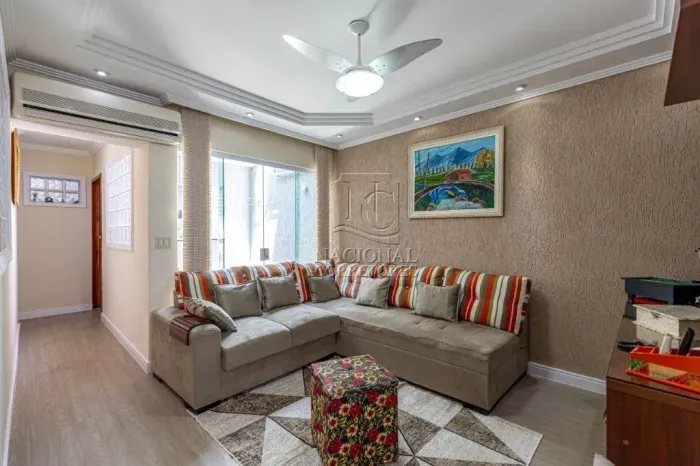 Sobrado com 2 dormitórios à venda, 297m² de área construída + salão com 197 m² de área con