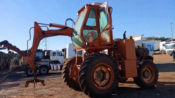 Carregadeira valtra BM100 Santal