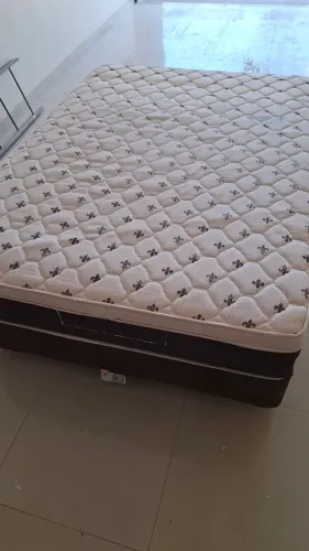 Cama Box molas ensacadas ( bem conservada)