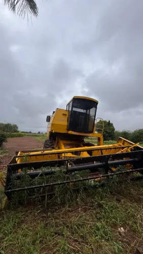 Colheitadeira New Holland 
