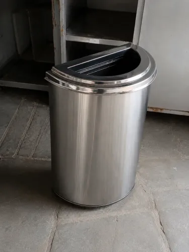 LIXEIRA INOX MEIA LUA - APROX. 50 LITROS