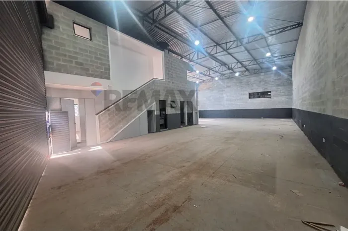 Galpão para alugar, 370m² por R$9.000/mês - Jardim Santa Fé, Bom Jesus dos Perdões - SP