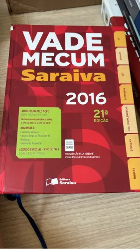 Livros de Direito.