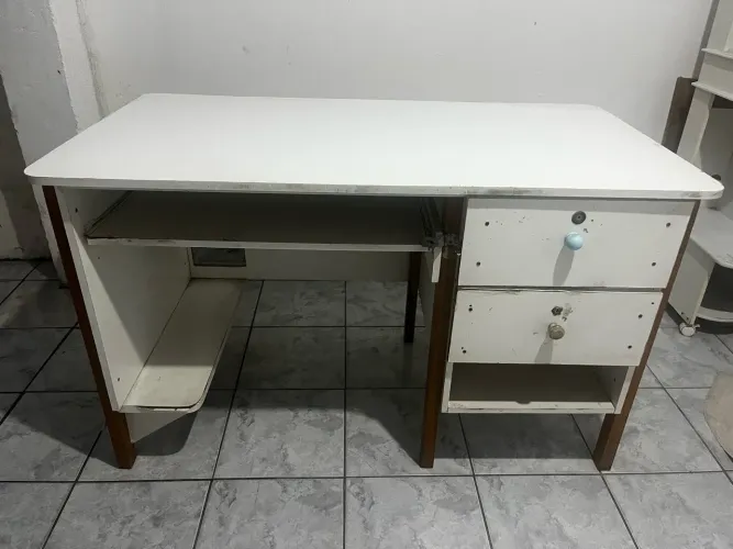 Mesa de computador / Gaveteiro / Balcão