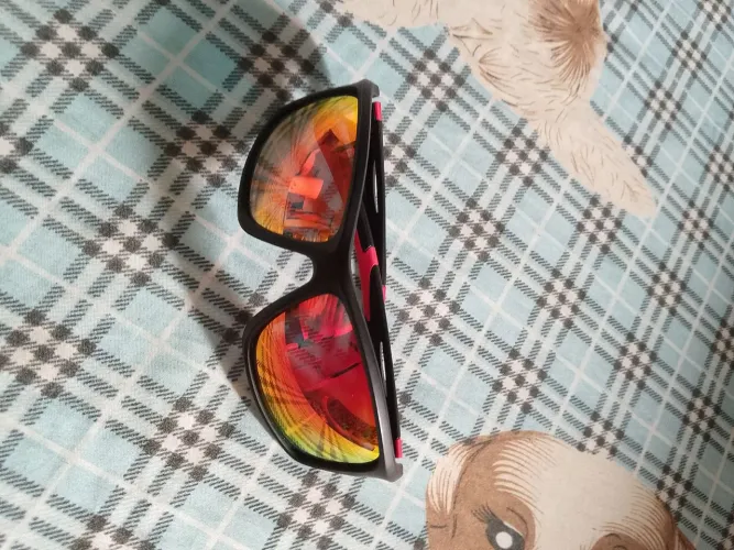 Óculos um pouco arragado mais em estado bom