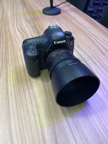 Câmera fotográfica Cânon EOS 6D