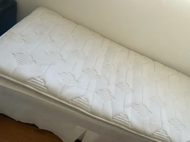 Cama box solteiro com auxiliar vai saia e pulou top de brinde 