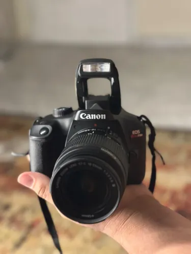 Câmera Canon T100
