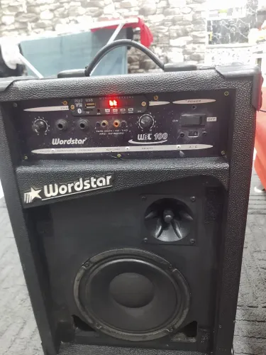 Vendo caixa de som bela 100 usada funcionando  função bluetooth cartão de memória e pend