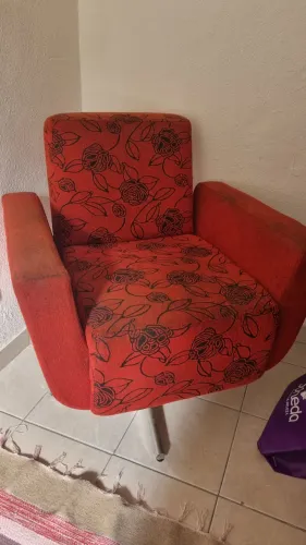 Poltrona Vermelha Giratória Excelente