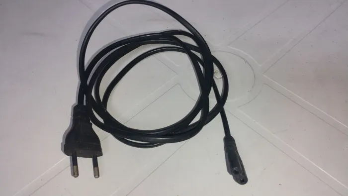 Cabo de alimentação para tv, rádio etc...