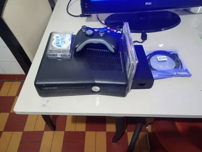 Xbox 360 Super Slim 250GB + HD Extra 250GB + 7 Jogos + Controle Sem Fio