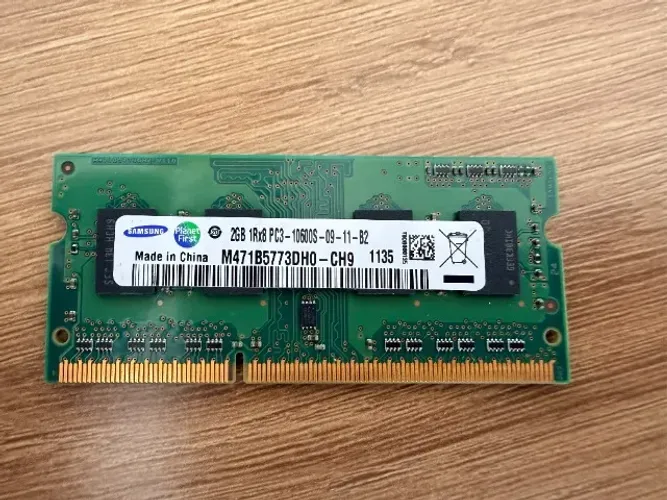 Memória RAM DDR3 SODIMM SAMSUNG 2GB 1Rx8 Pc3 - 10600s-09-11-B2 1.6GHz
