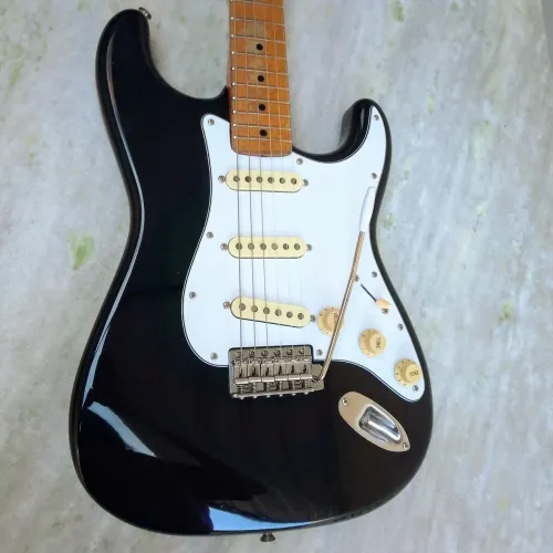 Guitarra fender japan