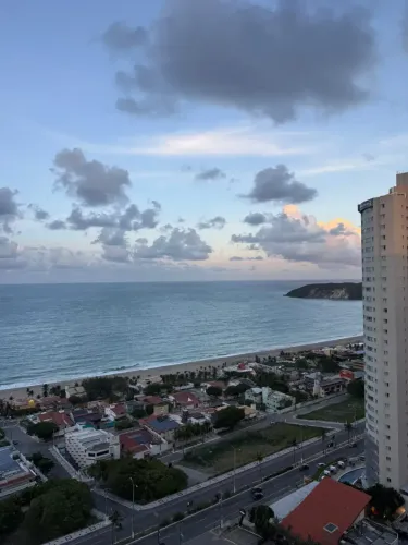Laise mostra Ponta Negra Tower para Locação