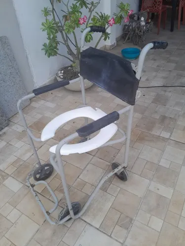 Cadeira de banho.