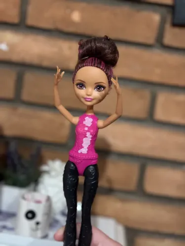 Boneca Ever After High Briar Beauty Bailarina