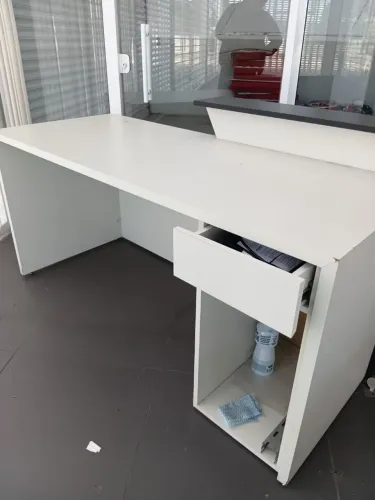 Balcão de Recepção com Gaveta