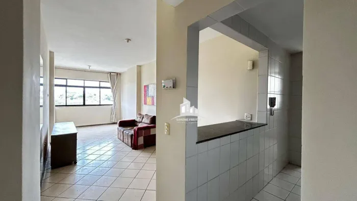 ALUGA-SE OU VENDE-SE APARTAMENTO COM 2 QUARTOS, SENDO 1 SUÍTE NO BAIRRO ATERRADO EM VOLTA 