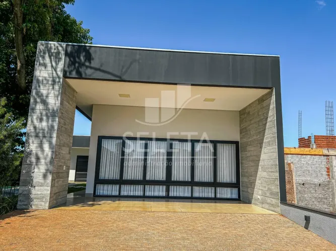 Belíssima casa à venda, localizada no Condomínio Resort Residence