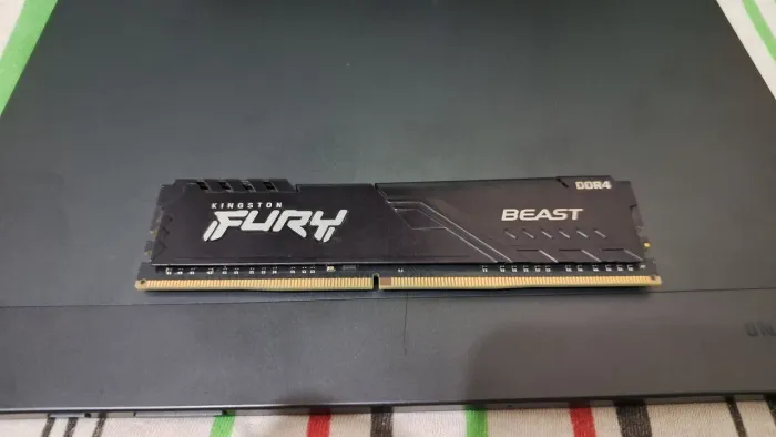 Memória RAM HyperX 8GB 3200mhz - com detalhes