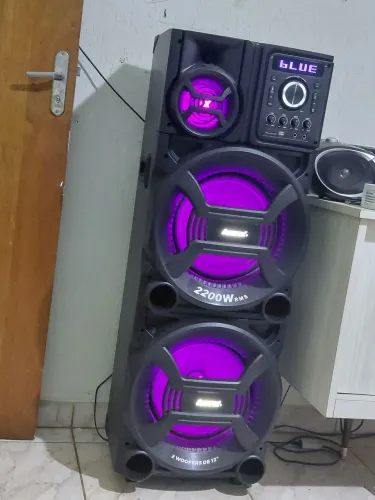 Troco caixa de som 2200 RMS semi nova poucas vezes de uso por uma caixa bombox portatil