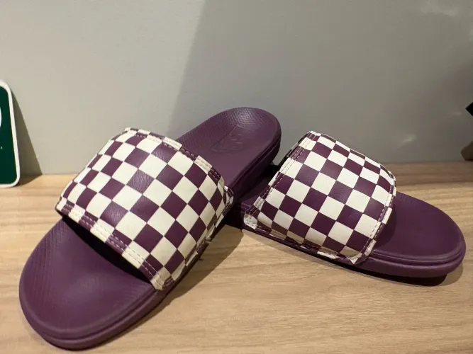 Chinelo vans roxo