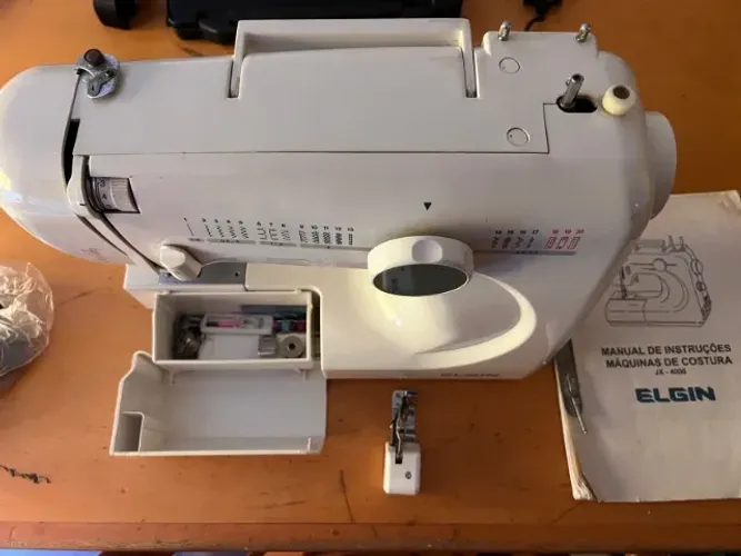 Maquina de Costura Elgin JX 4000