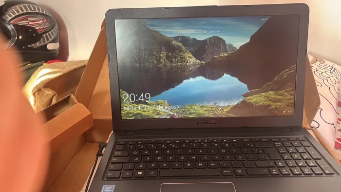 Notebook asus na caixa