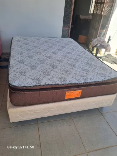 Cama Box casal colchão molas em perfeito estado de uso Entrego
