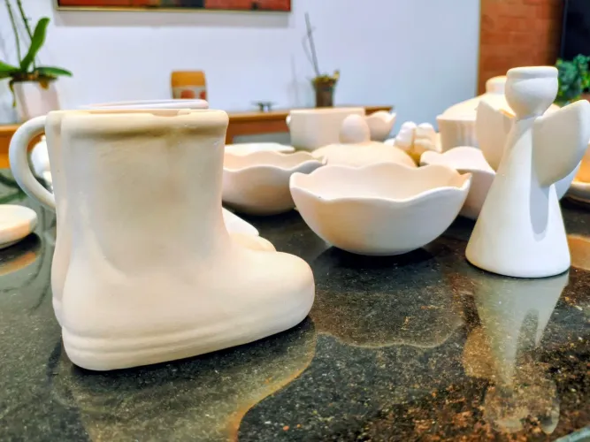Peças de cerâmica para pintura bastante variados tenho ums 80 peças com preço bacana